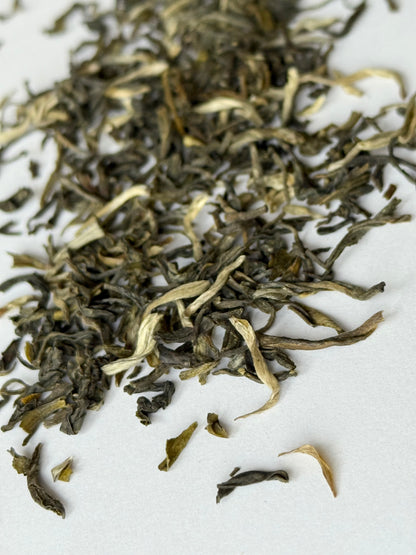 ZIRAN White Monkey bio zöld tea. Kiváló minőségű zöld tea a Sonic Beanstől, a szezon első két hetében szüretelt fiatal tealevelekből és rügyekből 